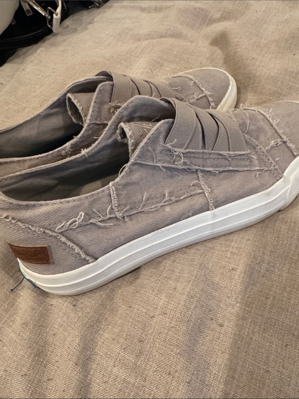 Women’s  Casual Slip-On Canvas Sneakers in Light Gray